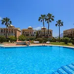 Playa Con Piscina Y Terraza En Urbanizacion De Lujo