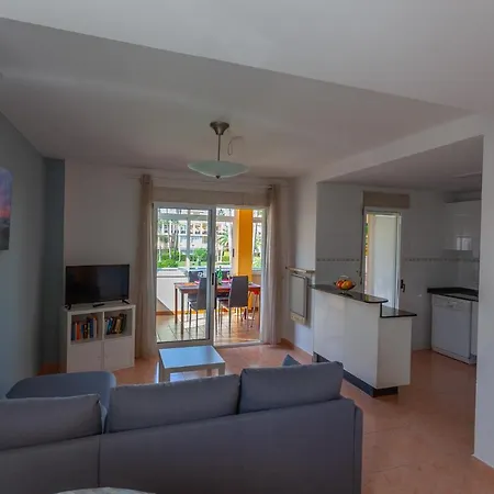 Playa Con Piscina Y Terraza En Urbanizacion De Lujo