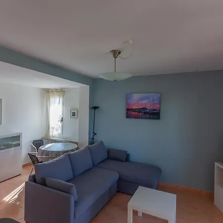 Playa Con Piscina Y Terraza En Urbanizacion De Lujo