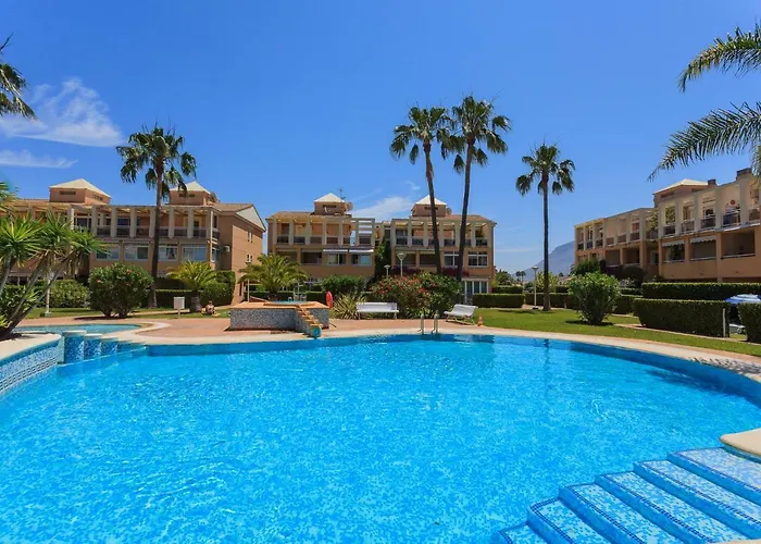 Playa Con Piscina Y Terraza En Urbanizacion De Lujo
