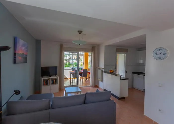 Playa Con Piscina Y Terraza En Urbanizacion De Lujo